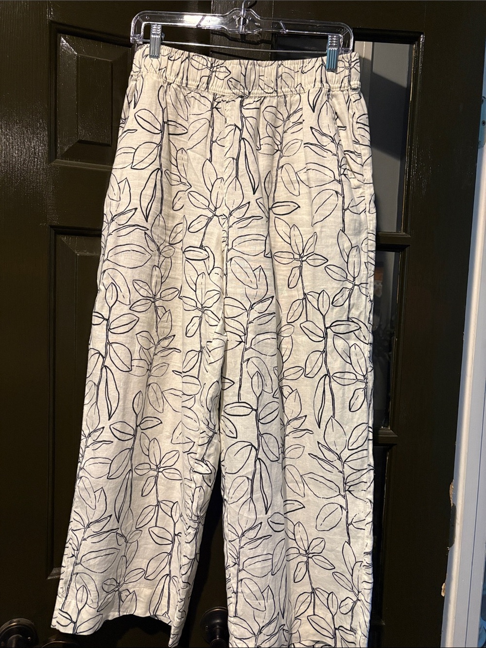 Cynthia Rowley White Pants with Navy Leaf Print